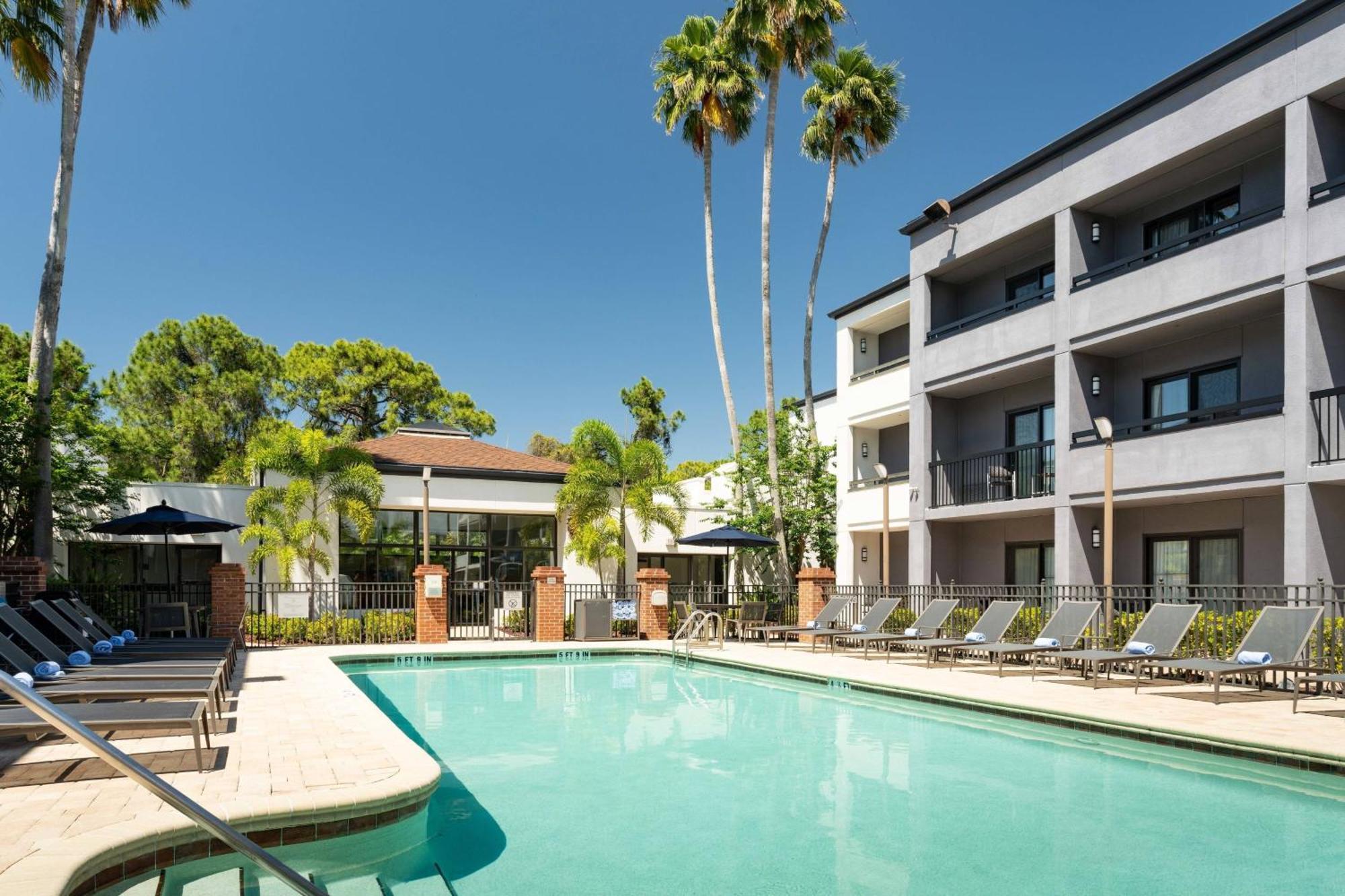 Courtyard St. Petersburg Clearwater Hotel Exterior photo